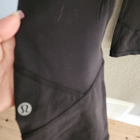 Lululemon cropped leggings size 6 with pockets - Picture 3 of 5